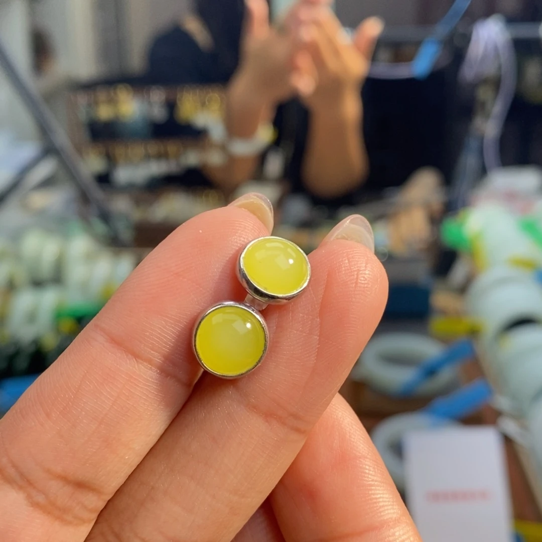 和田玉未镶嵌耳饰