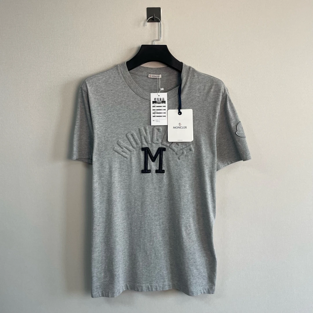未使用 MONCLER 新款胸前字母短袖/XL码/全新带吊/价3450