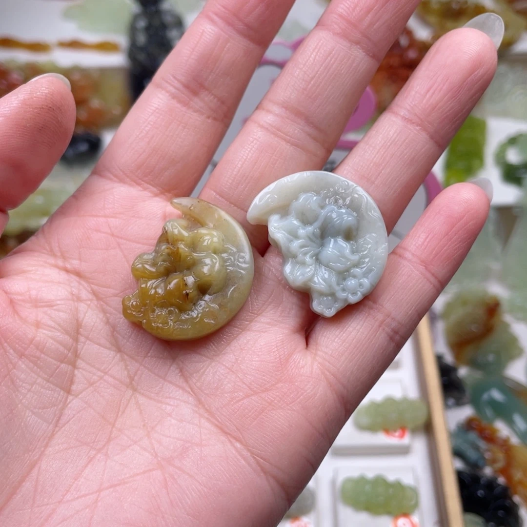 宴***时蛇纹石玉未镶嵌颈饰