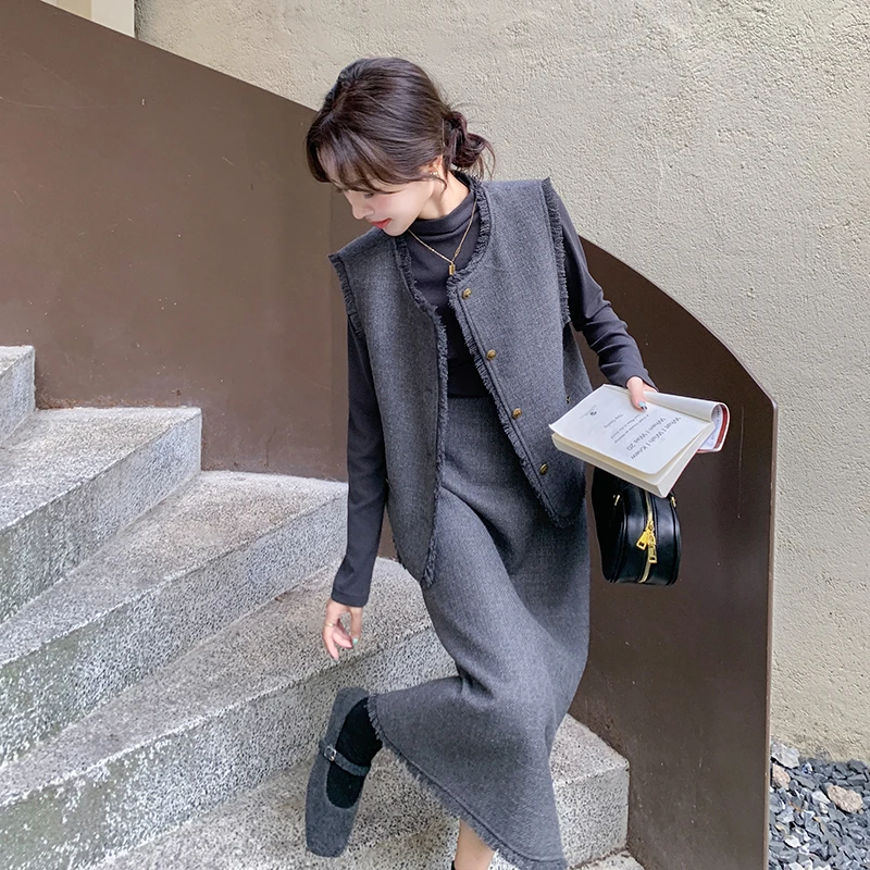 灰色法式流苏毛边马甲套装裙女2025年春季新款打底衫半身裙三件套