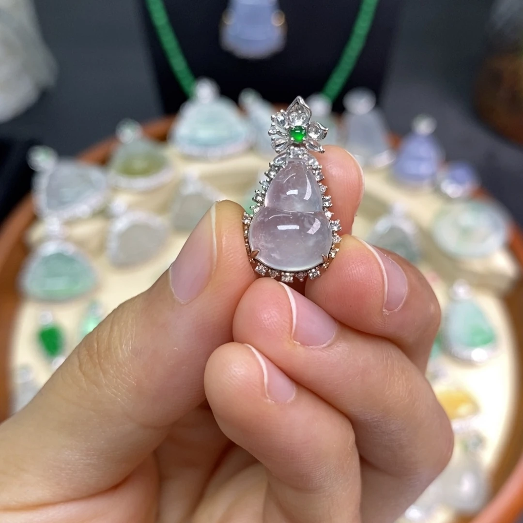 颈饰18K金镶嵌翡翠翡翠
