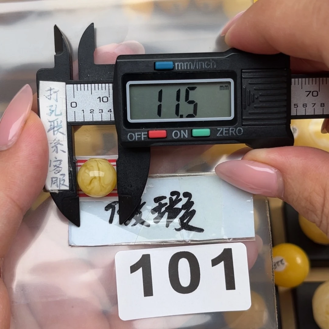 未镶嵌蜜蜡裸石微瑕