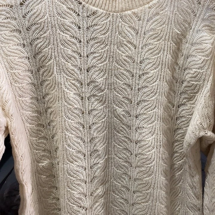 颜色随机纯羊毛树叶镂空圆领