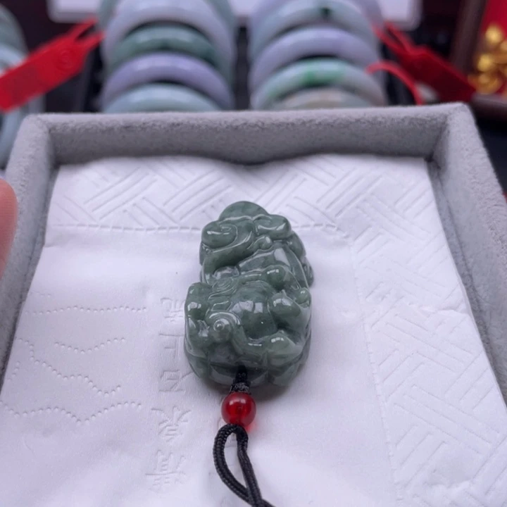 翡翠未镶嵌颈饰挂件