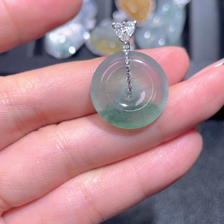 颈饰18K金镶嵌翡翠翡翠