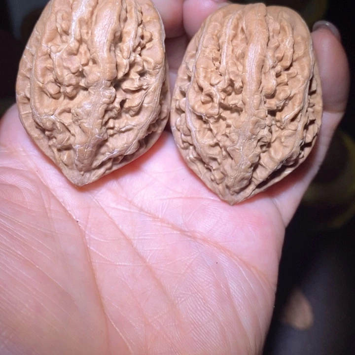 文玩核桃把件东北野生楸子小美57