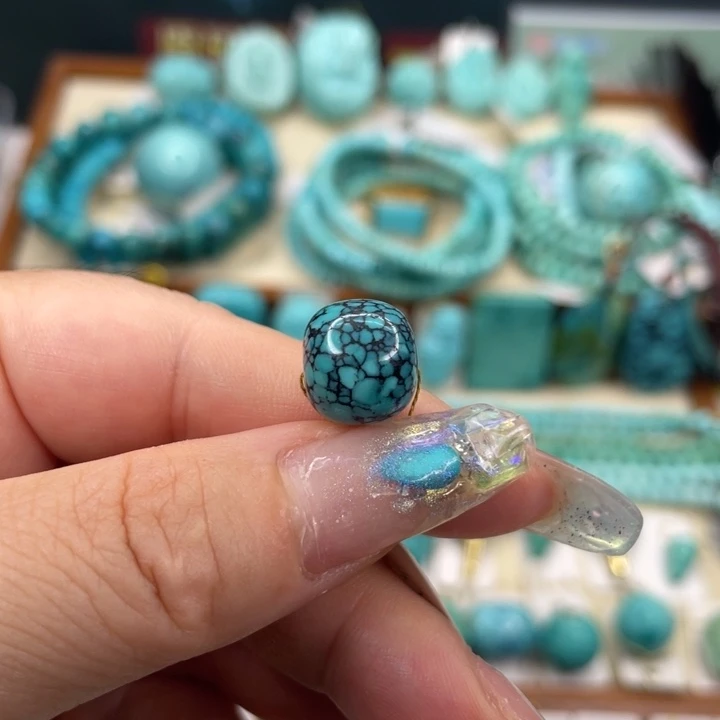 绿松石未镶嵌挂件