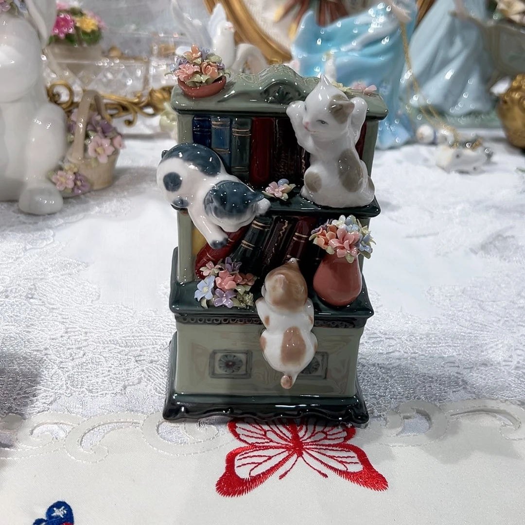 陶瓷0281经典三只猫咪书柜音乐盒