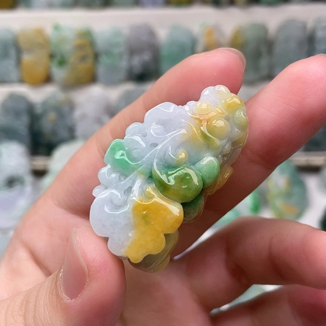 翡翠未镶嵌吊坠(赠链)