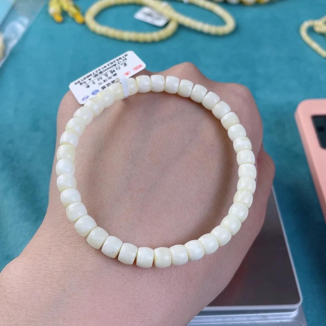 蜜蜡裸石未镶嵌蜜蜡1