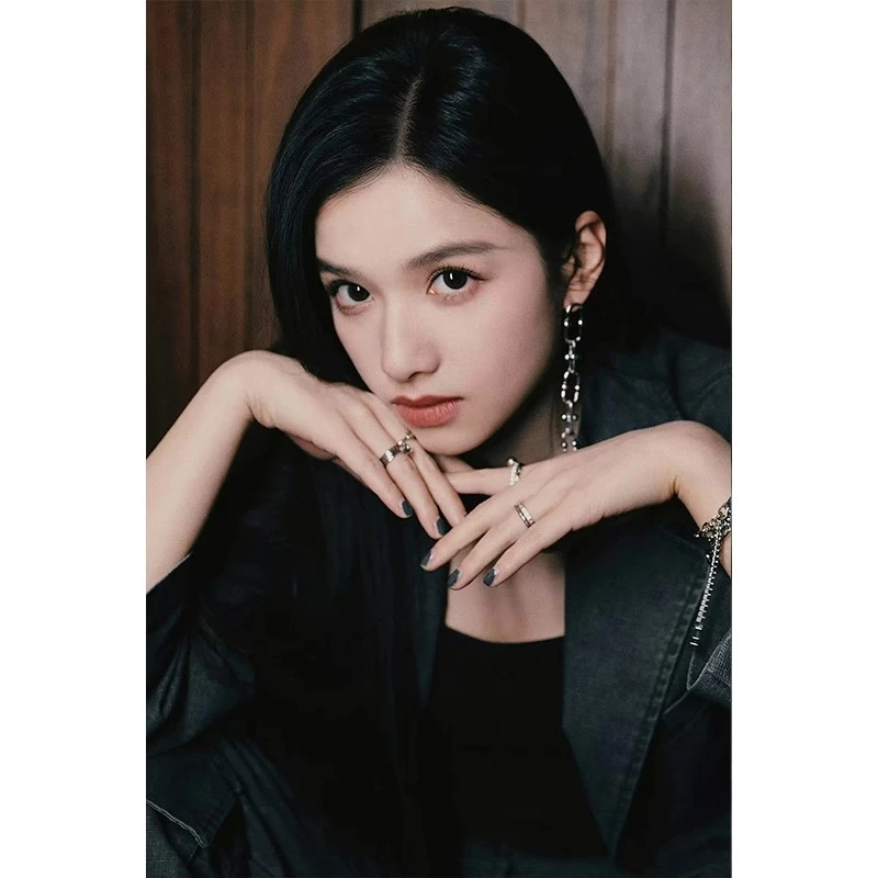 张婧仪海报女明星美女学生宿舍卧室写真超大墙壁画纸自粘墙贴纸画