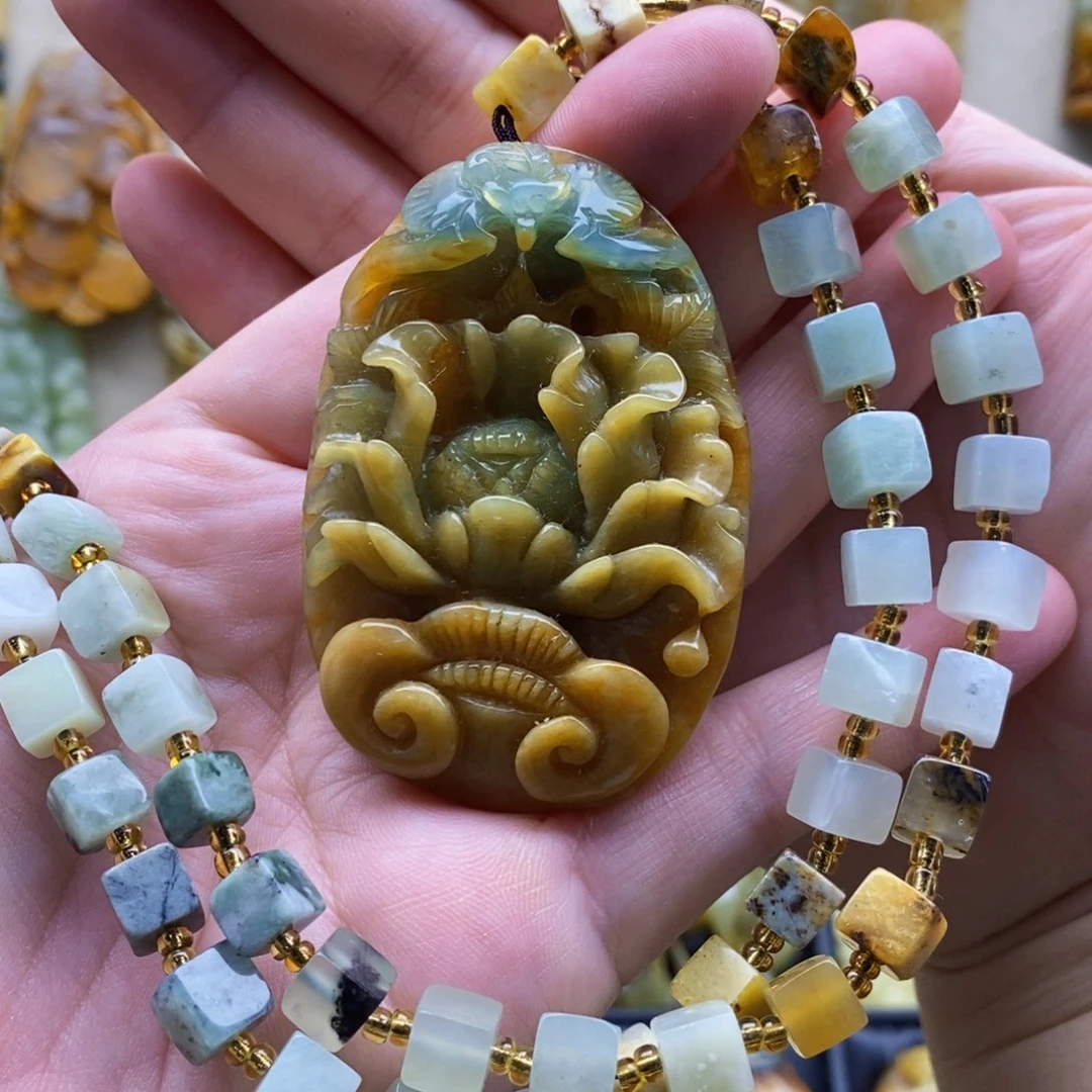 【闪购商品】未镶嵌岫玉颈饰牡丹花