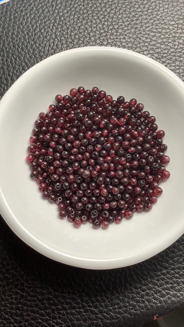 鸿福珠宝 ~ L261石榴石3mm 50颗3元