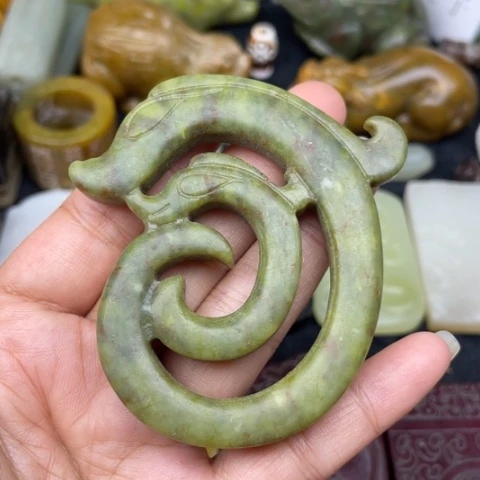 蛇纹石玉未镶嵌颈饰35