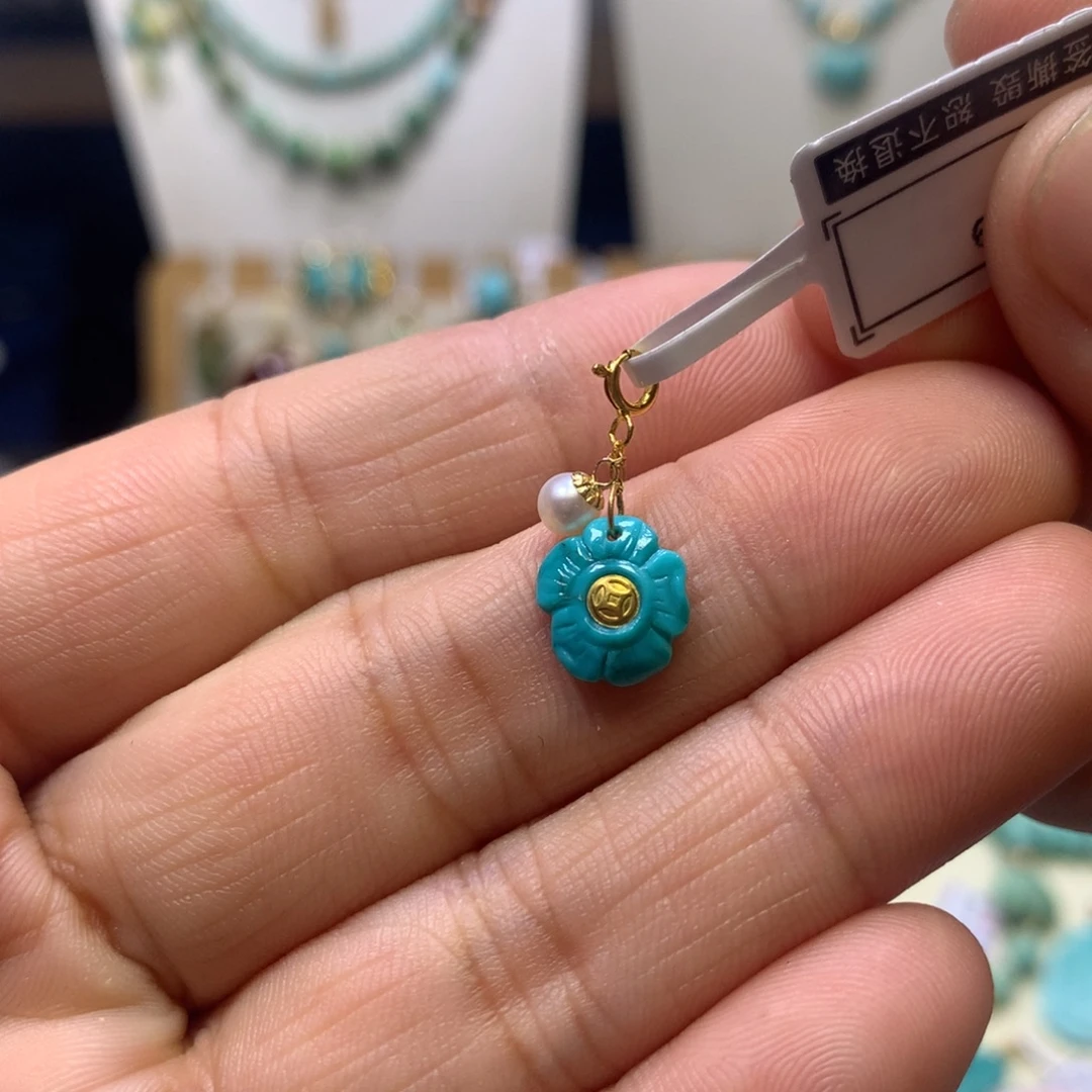 绿松石18K金镶嵌挂件