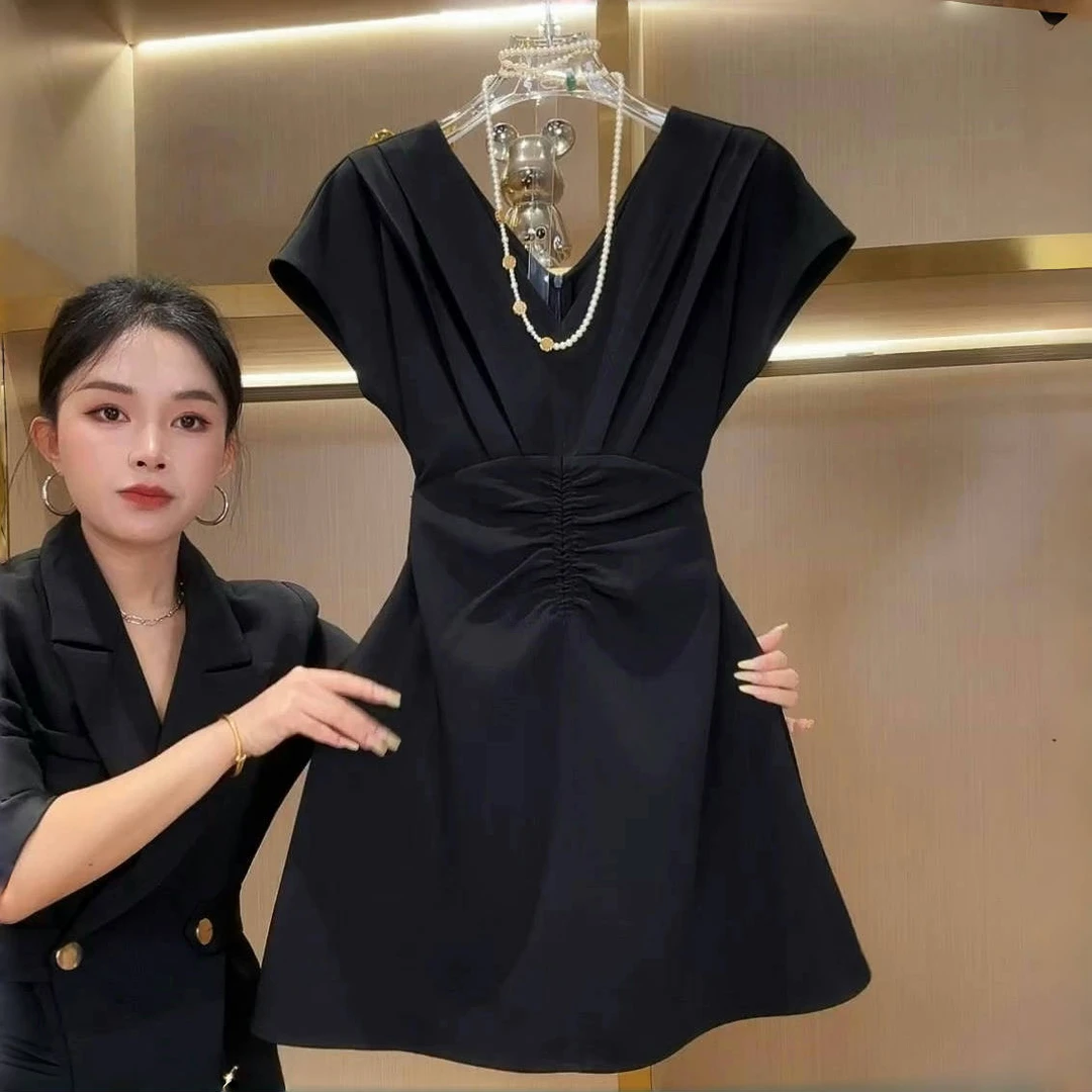 法式V领飞飞袖连衣裙2025夏季新款收腰显瘦黑色气质连衣裙