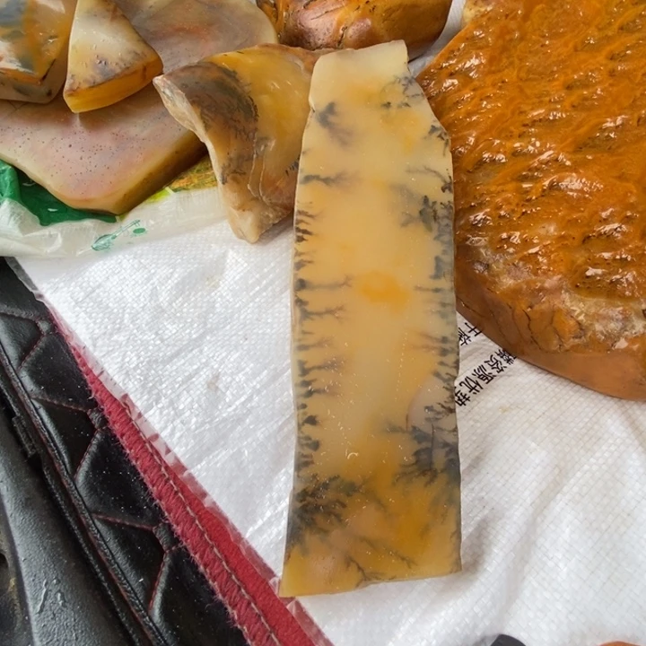 石英质玉（黄龙玉）合金吊坠