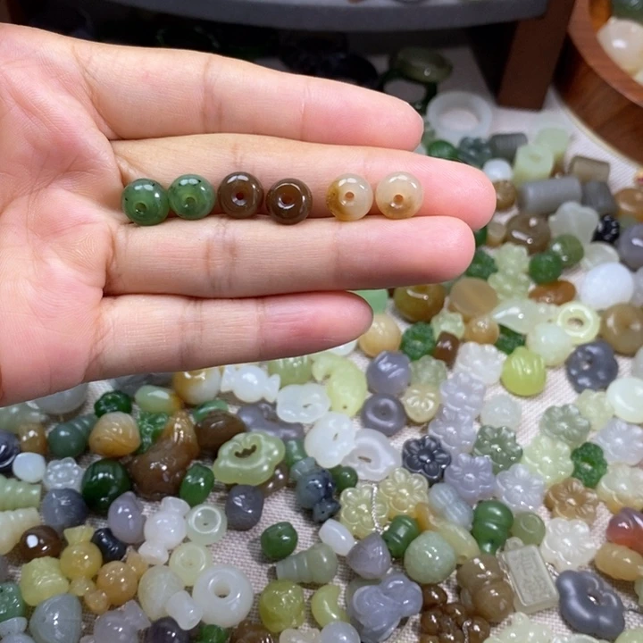 和田玉未镶嵌挂件致****春