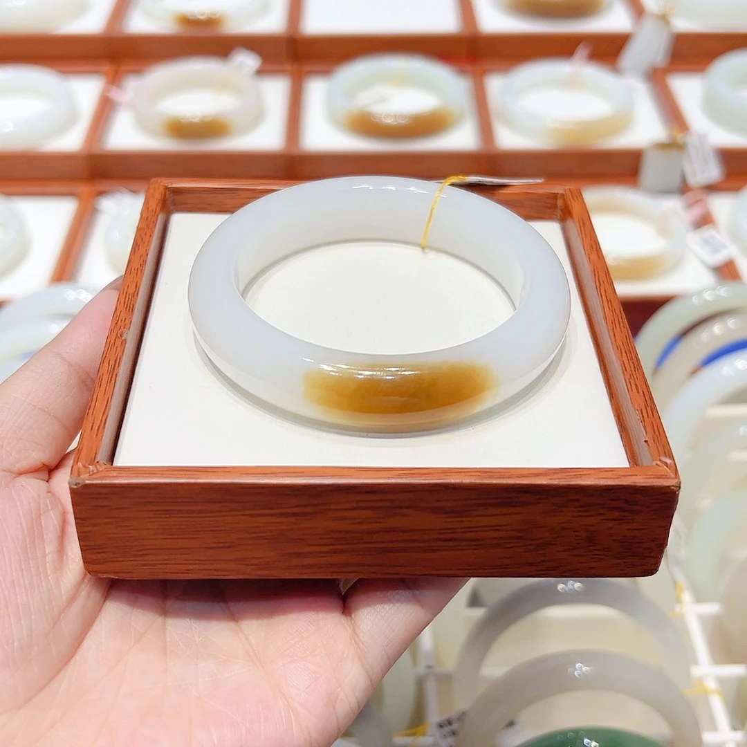 和田玉手镯未镶嵌一口糖5657