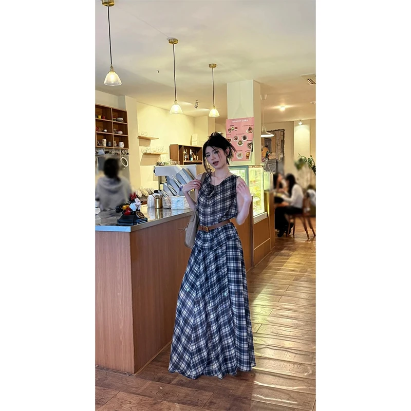 休闲风穿搭法式格纹吊带连衣裙女2025夏季新款气质显瘦休闲长裙子