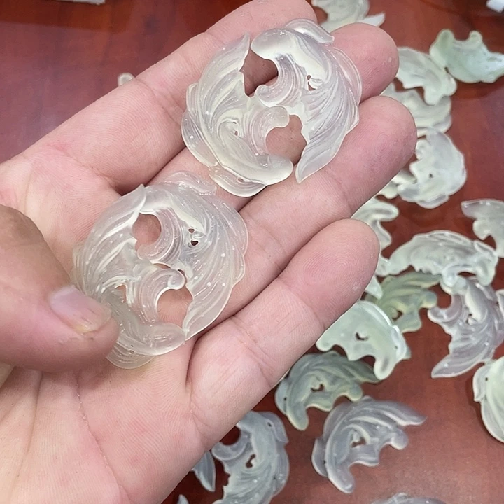 哆***哆蛇纹石玉合金颈饰