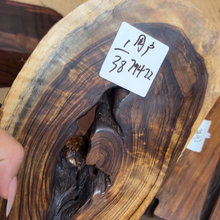 大叶紫檀（黑酸枝木类）