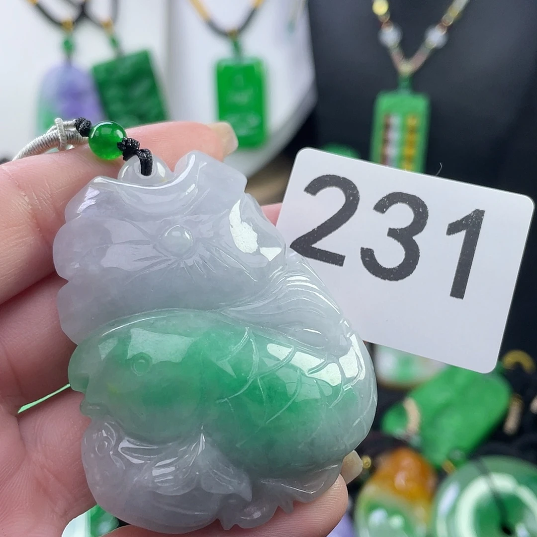 翡翠未镶嵌吊坠(赠链)