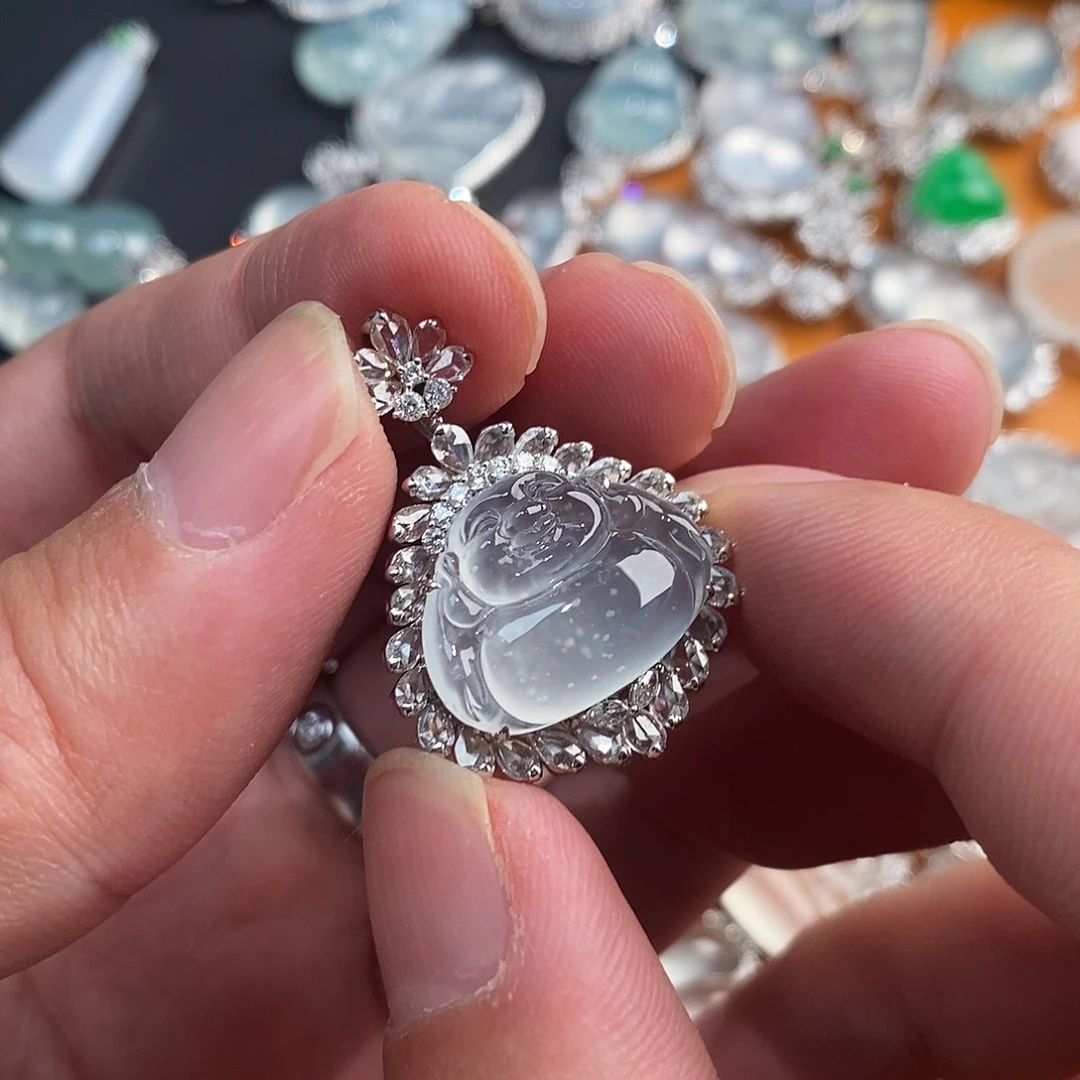 翡翠18K金镶嵌颈饰