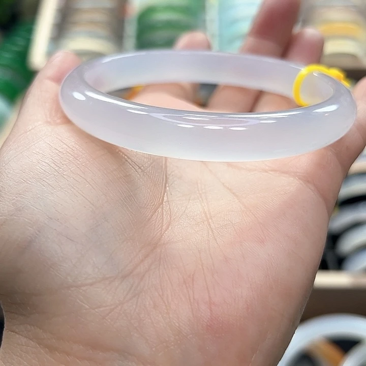 玛瑙/玉髓手镯未镶嵌范*徕64