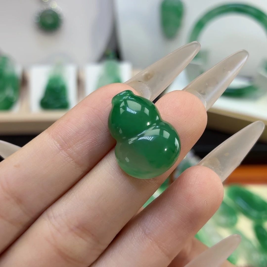 石英质玉（非洲翠）未镶嵌颈饰AB
