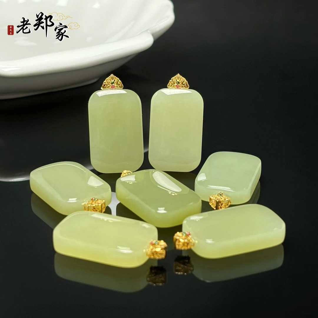 【老郑家】18K金和田玉无事牌吊坠 3560 多样性发1件 约27*17*7mm