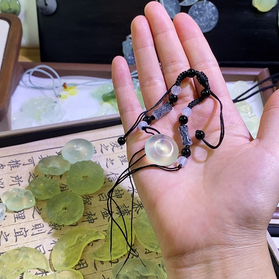 蛇纹石玉未镶嵌颈饰