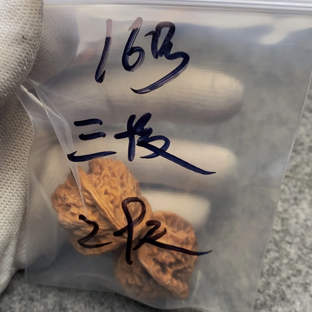 吊坠文玩核桃三棱