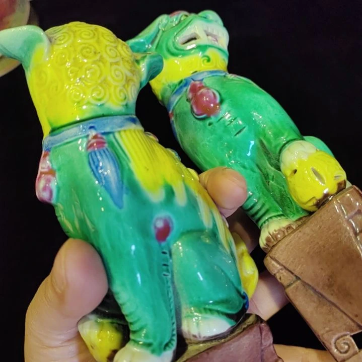 福***康木素三彩狮子一对