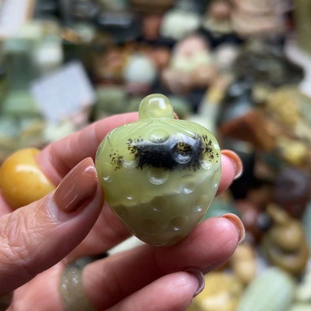 岫玉未镶嵌颈饰辽阳水草草莓