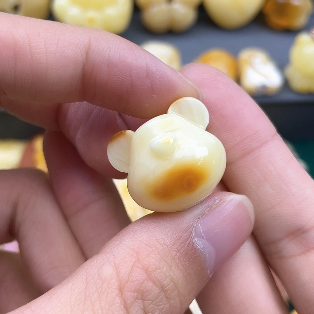 琥珀裸石未镶嵌蜜蜡