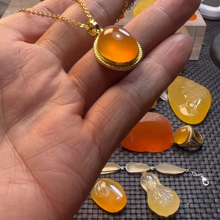 会***鼠石英质玉未镶嵌旦面