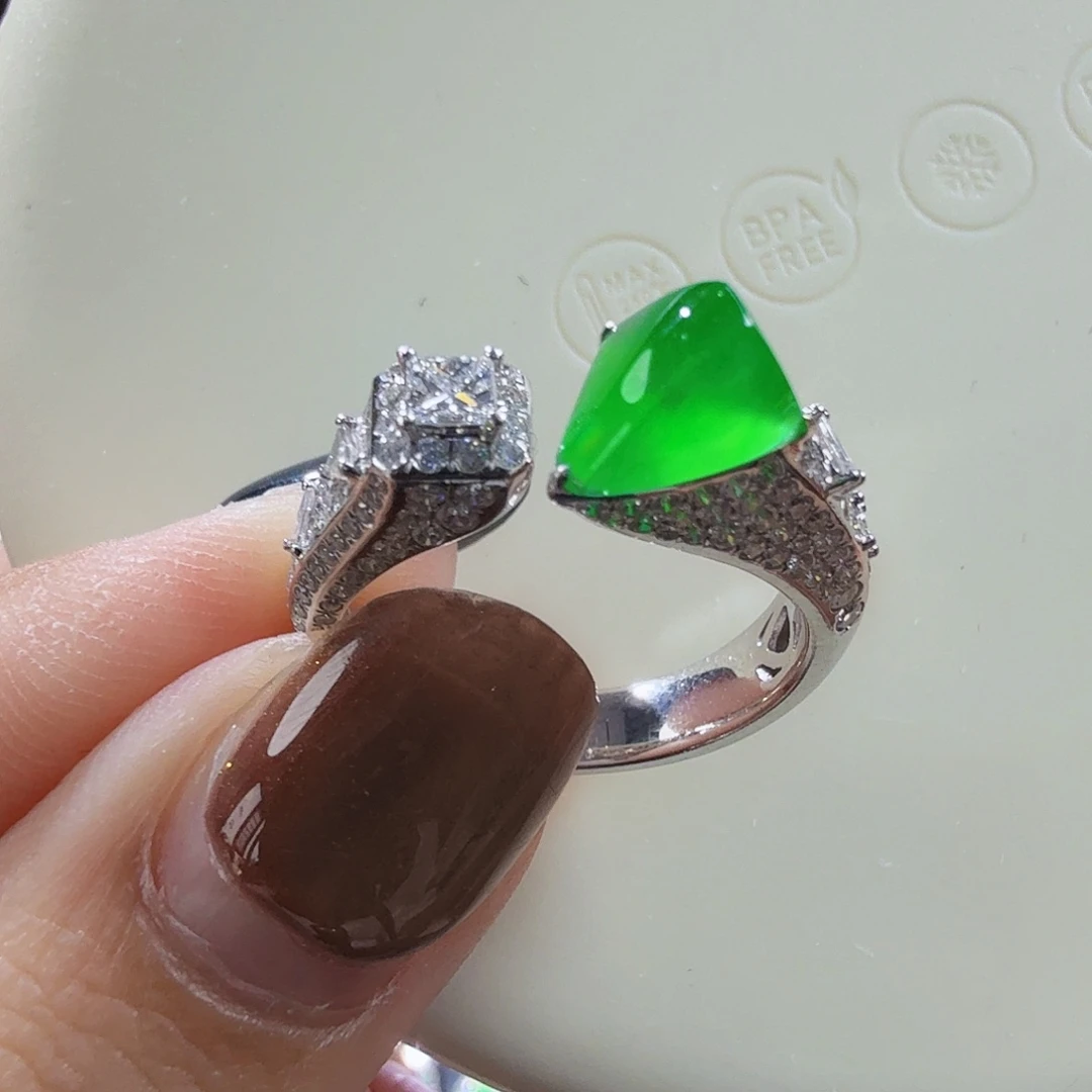 翡翠18K金镶嵌颈饰开口戒