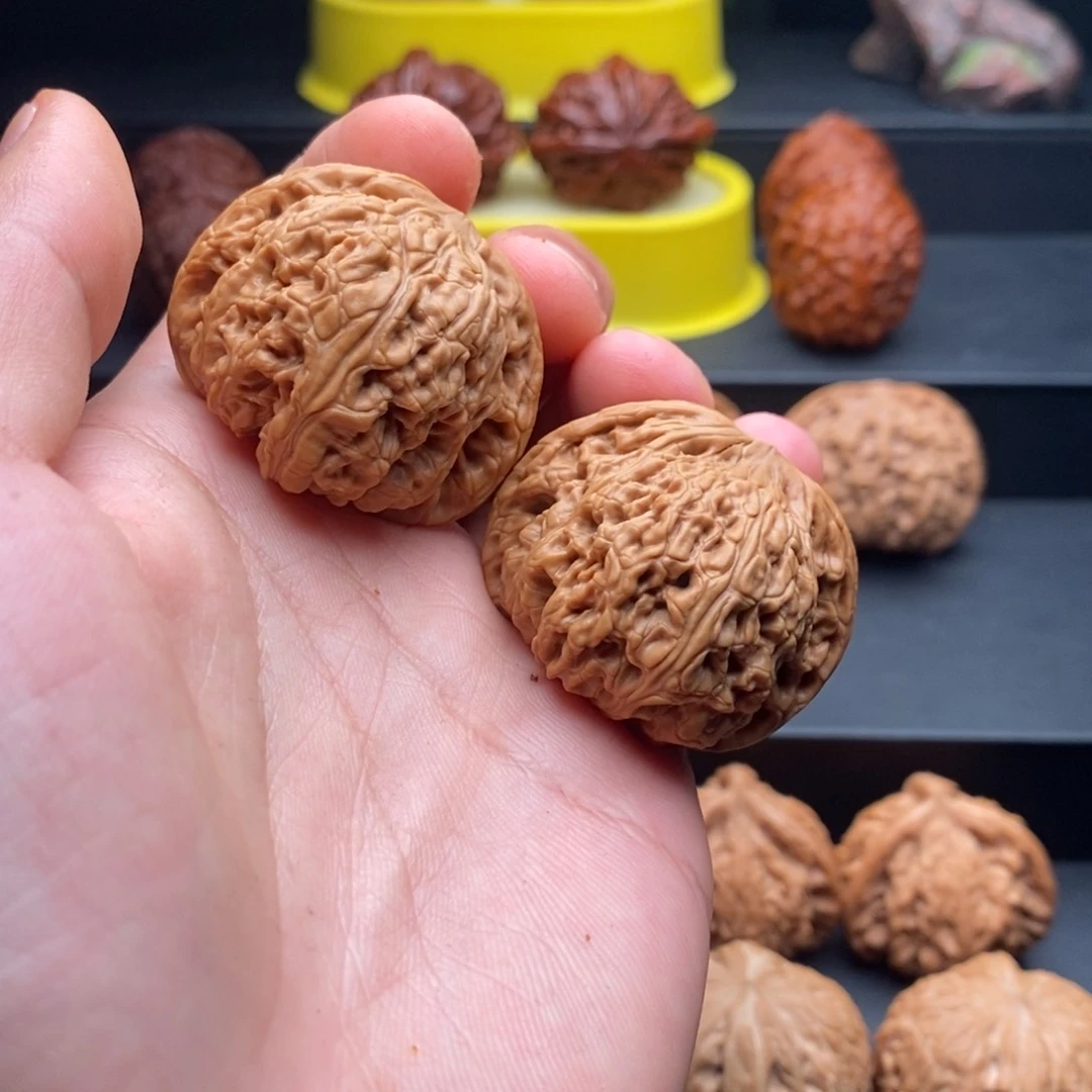 把件文玩核桃红宝石39+