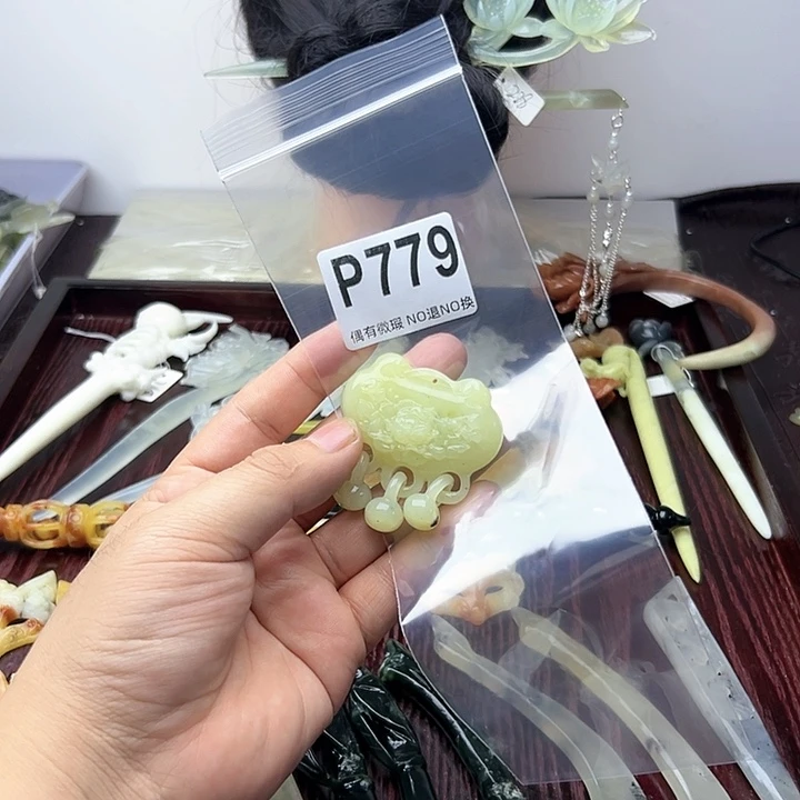 蛇纹石玉发饰合金玉**田