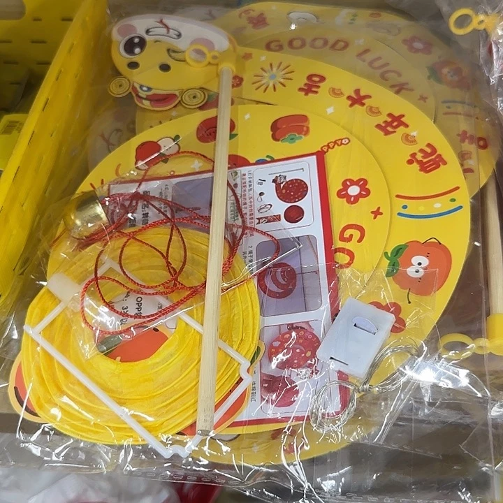 家具用品旋转黄色灯发一个