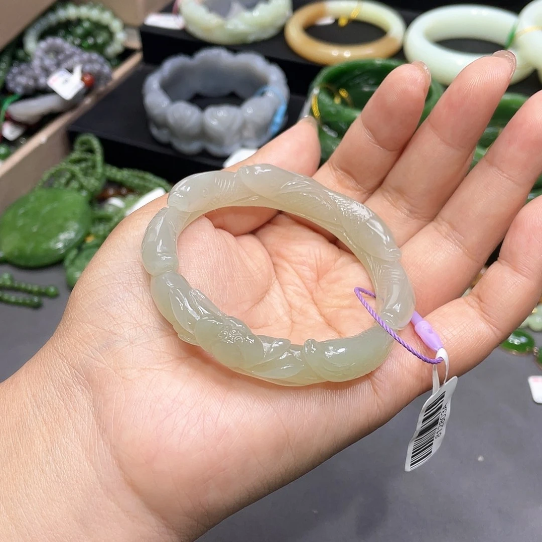 和田玉手镯56圈口18未镶嵌