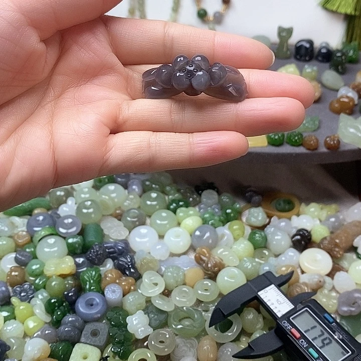 未镶嵌和田玉挂件莲花手牌