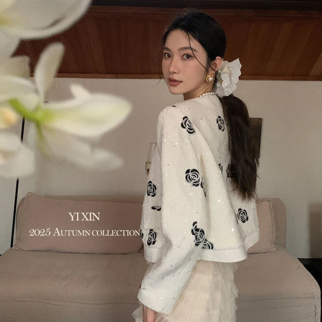 柔光白茶毛边设计玫瑰刺绣不规则山茶花小香风外套25286