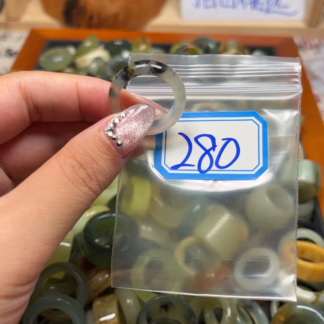 困***睡蛇纹石玉未镶嵌珠宝奇石