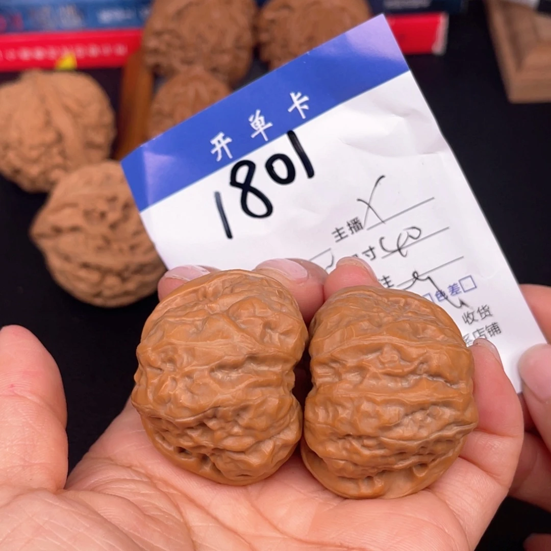文玩核桃吊坠蛙蛙40尺。  1801