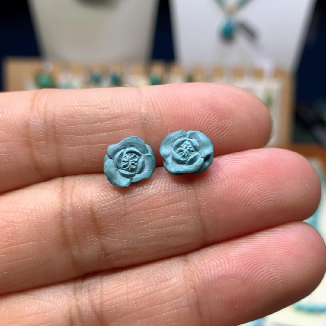18K金镶嵌绿松石耳钉