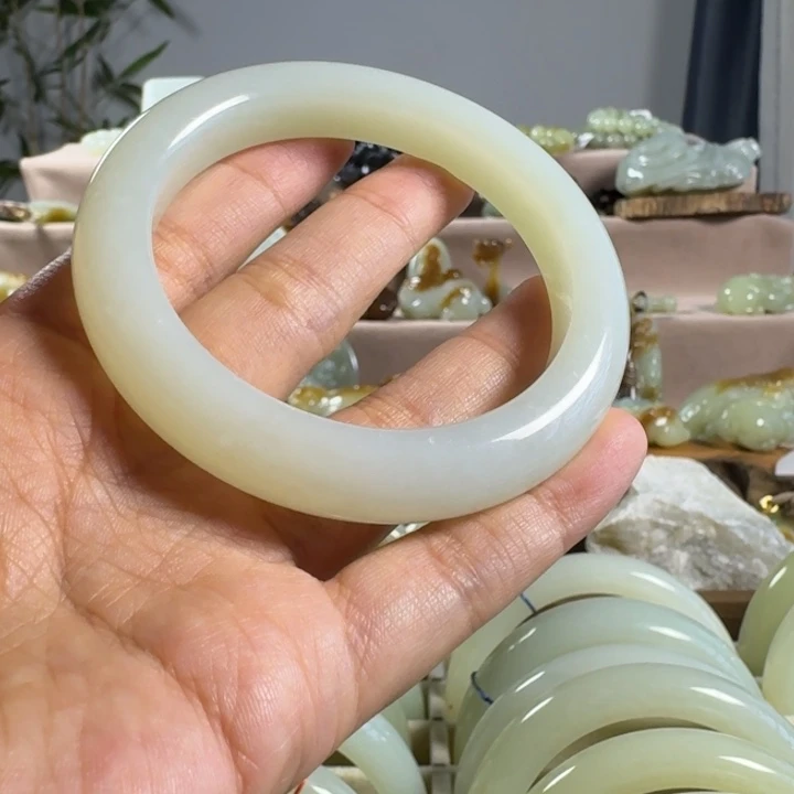 颈饰未镶嵌和田玉（糖玉）