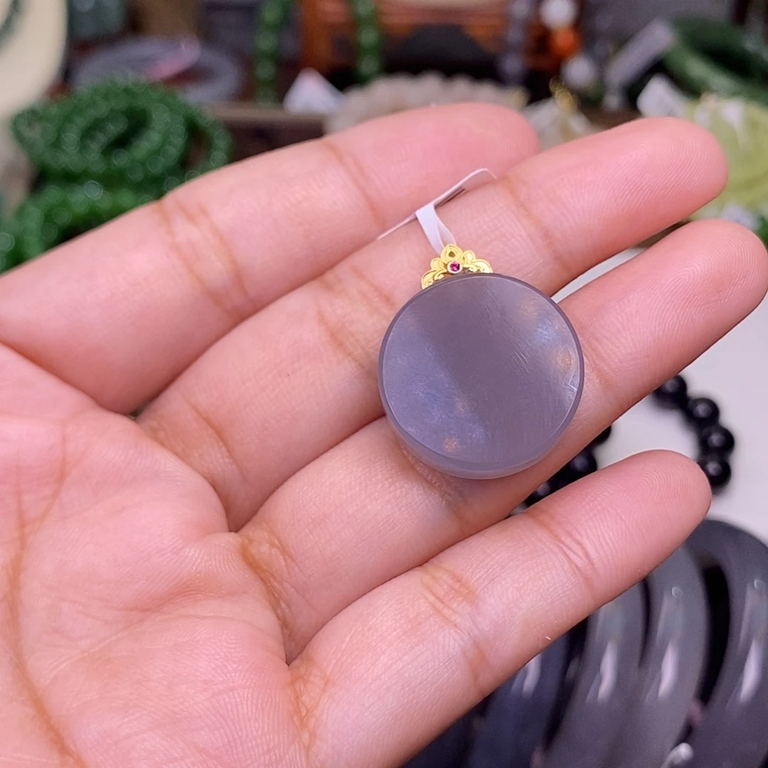 和田玉烟紫冰底老料金镶圆牌未镶嵌