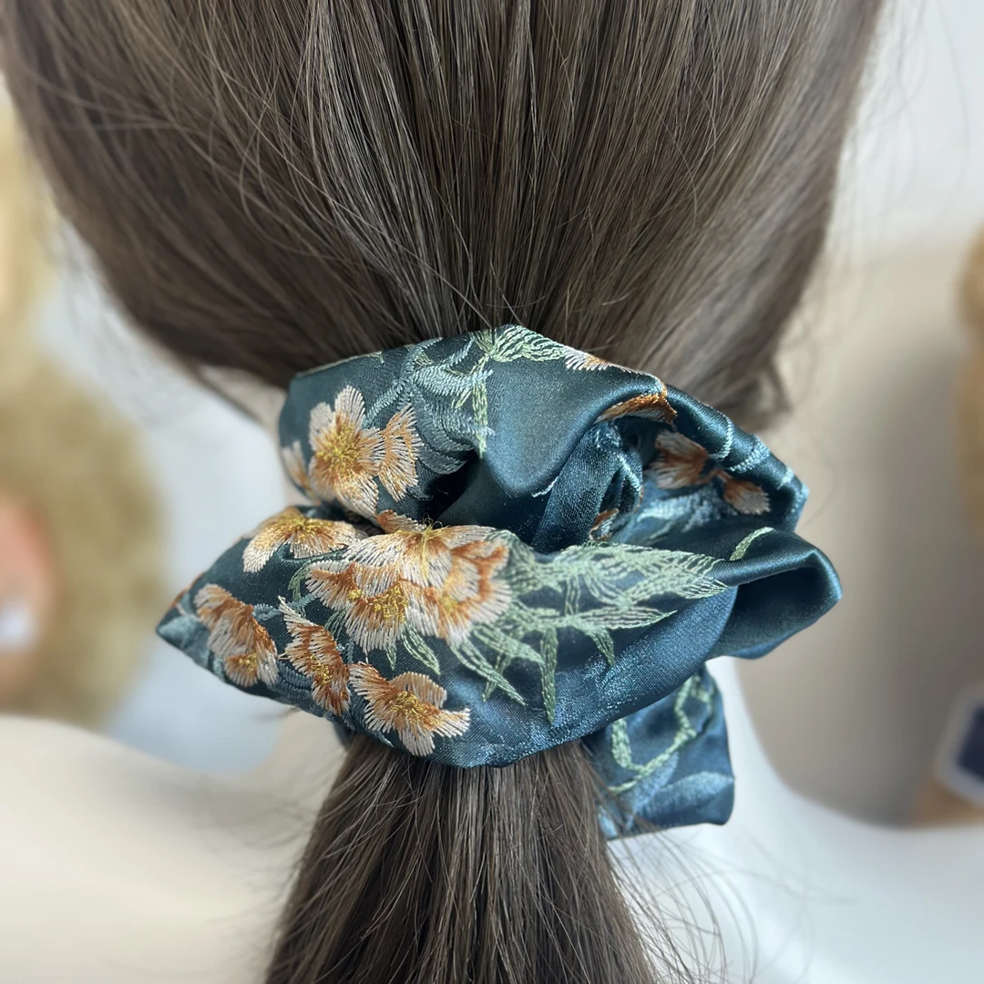 蓝色新中式刺绣款大肠发圈（店主手作）